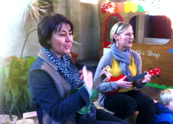 Jo and Vesma play ukulele